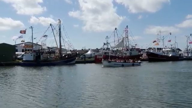 Alte Schiffe auf dem Fest am Hafen